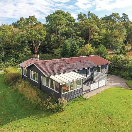 Ferienhaus Three-bedroom Holiday In Broager
