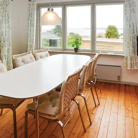Ferienhaus Three-bedroom Holiday In